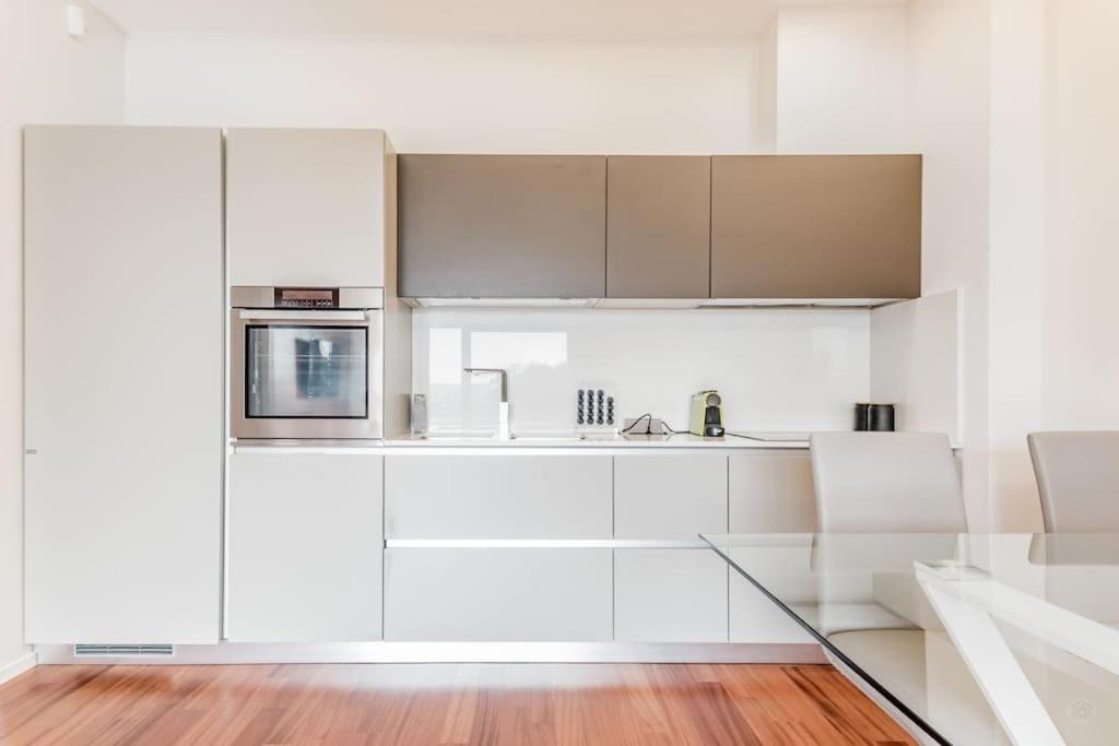 Luxury Apartment Front Of Cavalieri Hilton Hotel Rome Exterior photo
